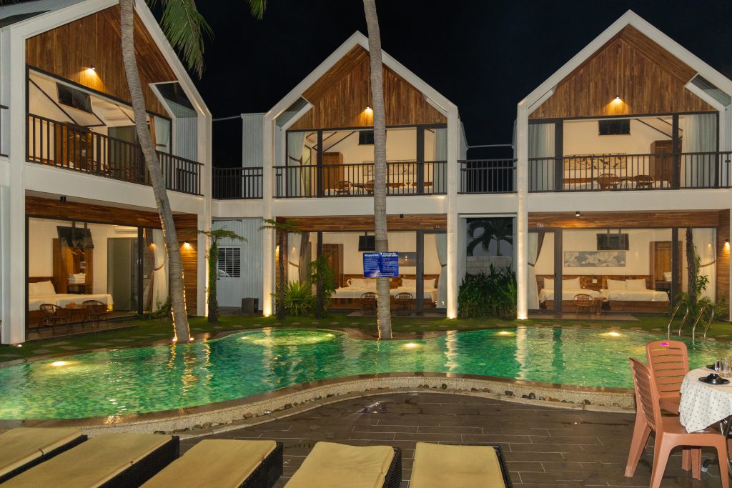 deluxe-family-pool-2